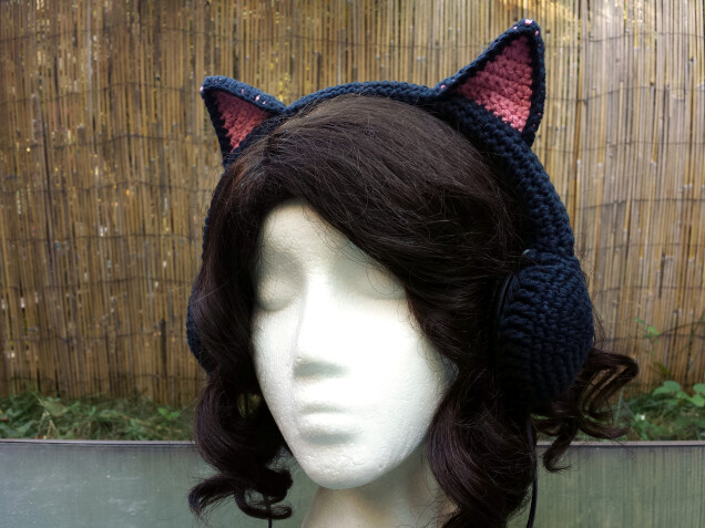 Detailed image 3 of black cat ears headphones cover